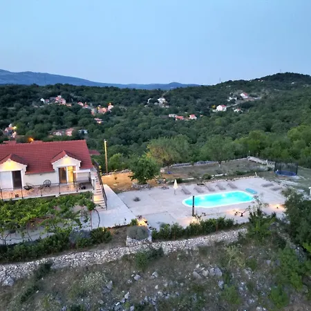 Brig Villa
