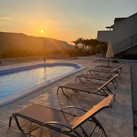 Brig Villa