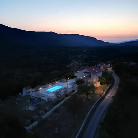 Brig Villa