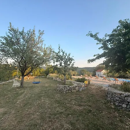 Brig Villa